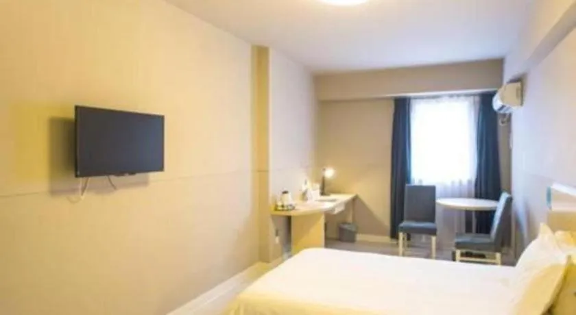 Bed in Jinjiang Inn Jinan Shimao Kuanhouli Quancheng Road