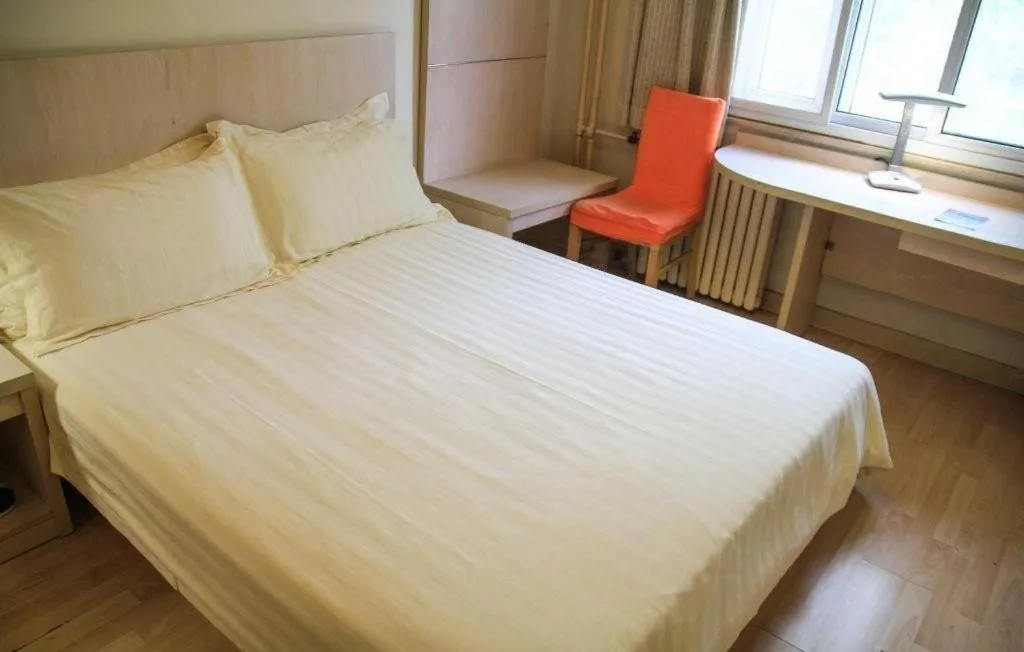 Bed in Jinjiang Inn Jinan Shimao Kuanhouli Quancheng Road