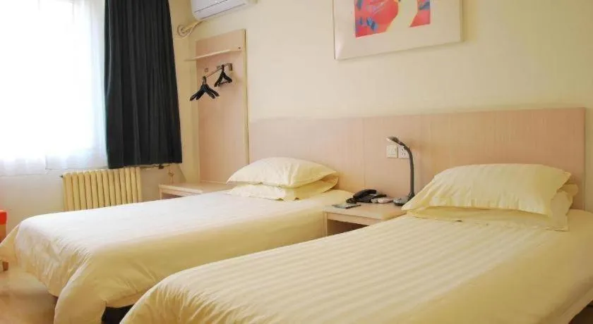 Bed in Jinjiang Inn Jinan Shimao Kuanhouli Quancheng Road