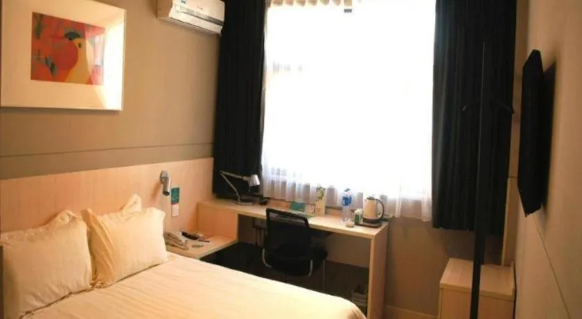 Bed in Jinjiang Inn Jinan Shimao Kuanhouli Quancheng Road