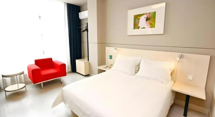 Bed in Jinjiang Inn Jinan Shimao Kuanhouli Quancheng Road