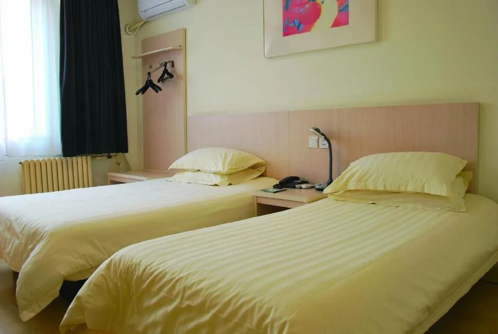 Bed in Jinjiang Inn Jinan Shimao Kuanhouli Quancheng Road