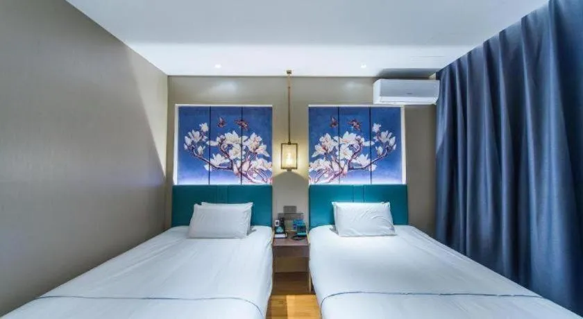 Bed in Jinjiang Inn Jinan Shimao Kuanhouli Quancheng Road