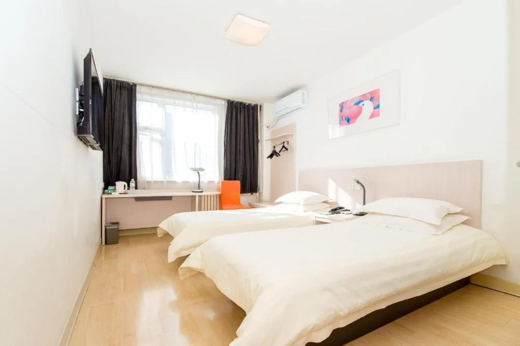 Bed in Jinjiang Inn Jinan Shimao Kuanhouli Quancheng Road