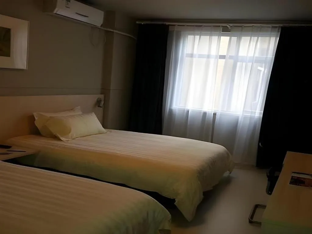 Bed in Jinjiang Inn Jinan Shimao Kuanhouli Quancheng Road