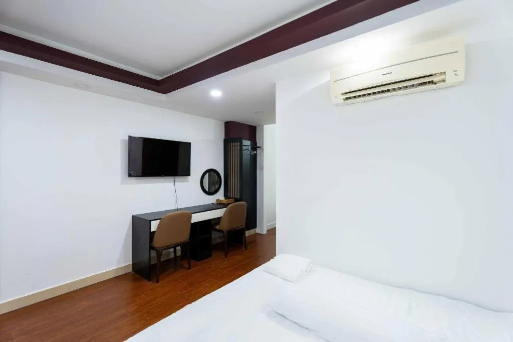 Bed in Tuan Viet Hotel Dinh Tien Hoang