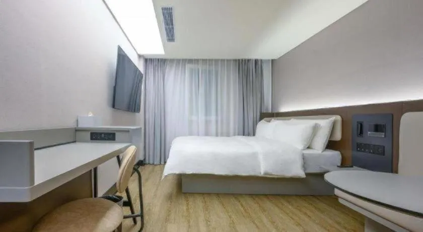 Bed in Ibis Chengdu Yongfeng Hotel