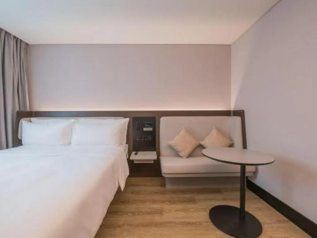 Bed in Ibis Chengdu Yongfeng Hotel