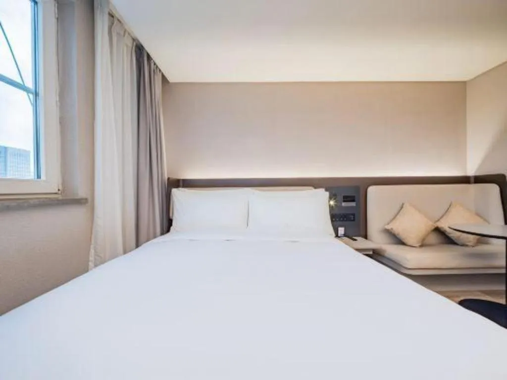 Bed in Ibis Chengdu Yongfeng Hotel