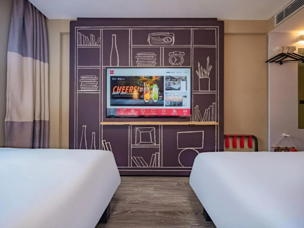 Bed in Ibis Chengdu Yongfeng Hotel