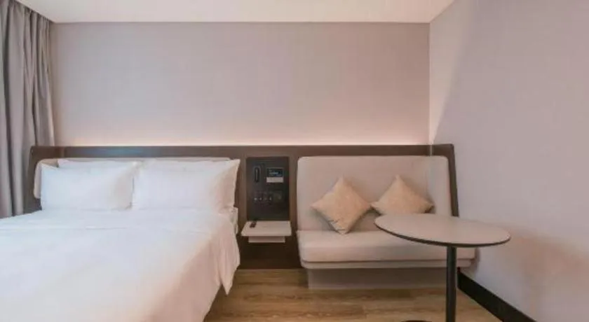 Bed in Ibis Chengdu Yongfeng Hotel