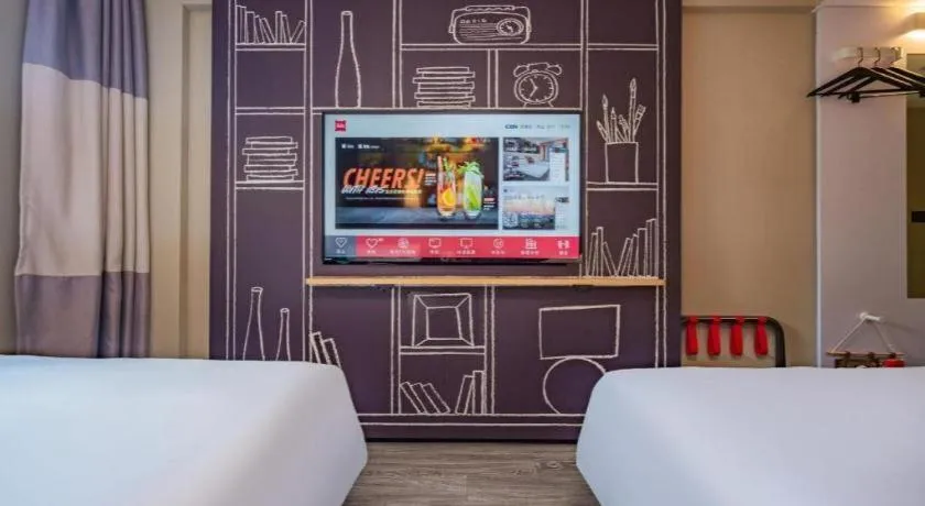 Bed in Ibis Chengdu Yongfeng Hotel