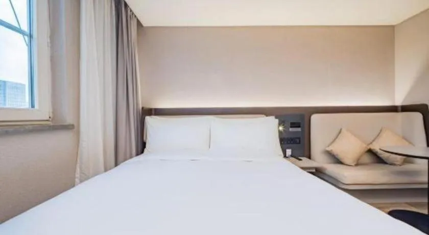 Bed in Ibis Chengdu Yongfeng Hotel