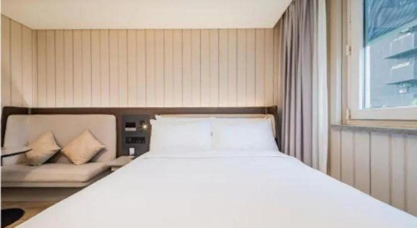 Bed in Ibis Chengdu Yongfeng Hotel