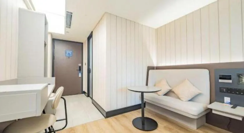 Bed in Ibis Chengdu Yongfeng Hotel