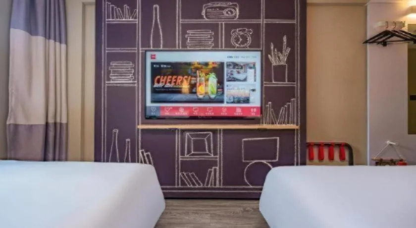 Bed in Ibis Chengdu Yongfeng Hotel