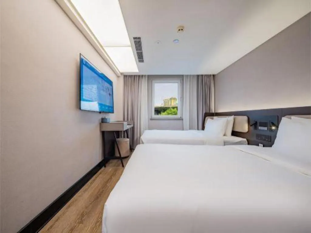 Bed in Ibis Chengdu Yongfeng Hotel