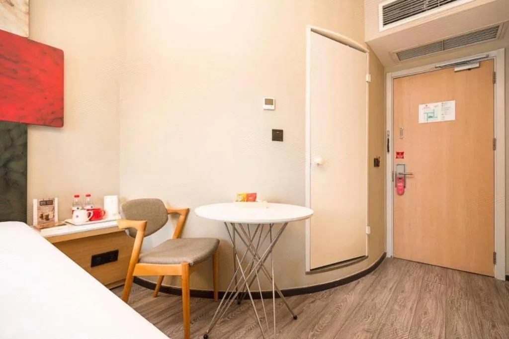 Bed in Ibis Chengdu Kehua Hotel