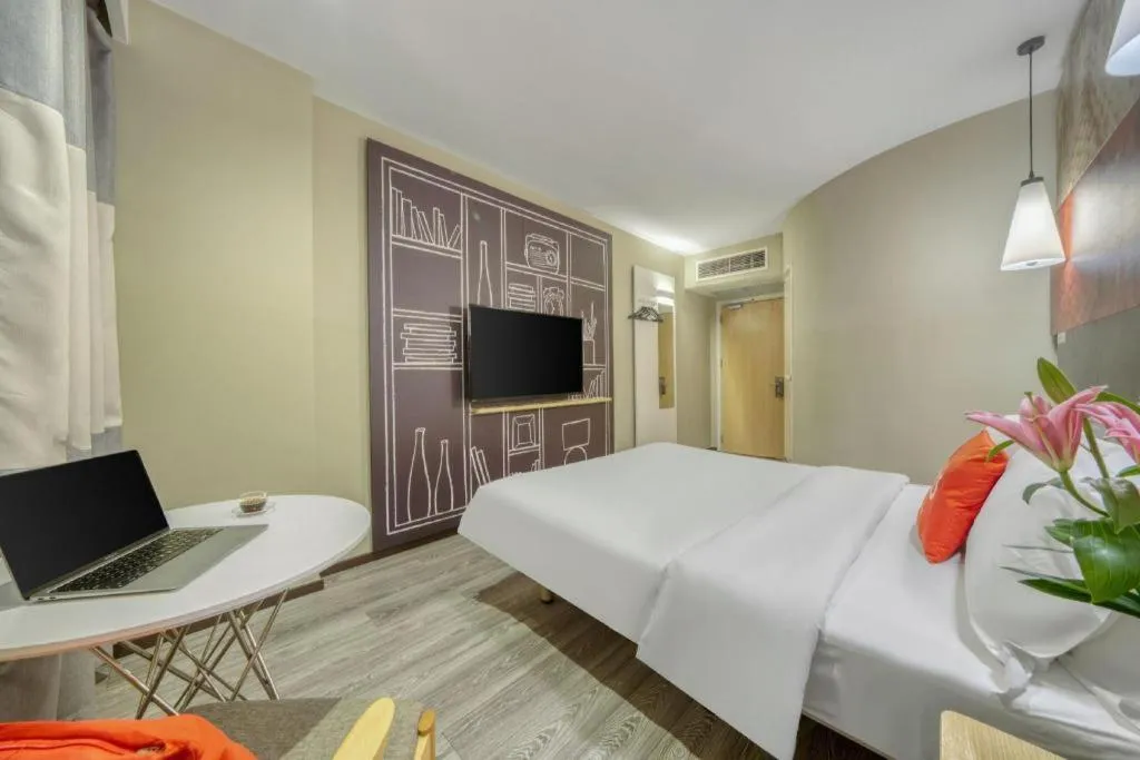 Bed in Ibis Chengdu Kehua Hotel