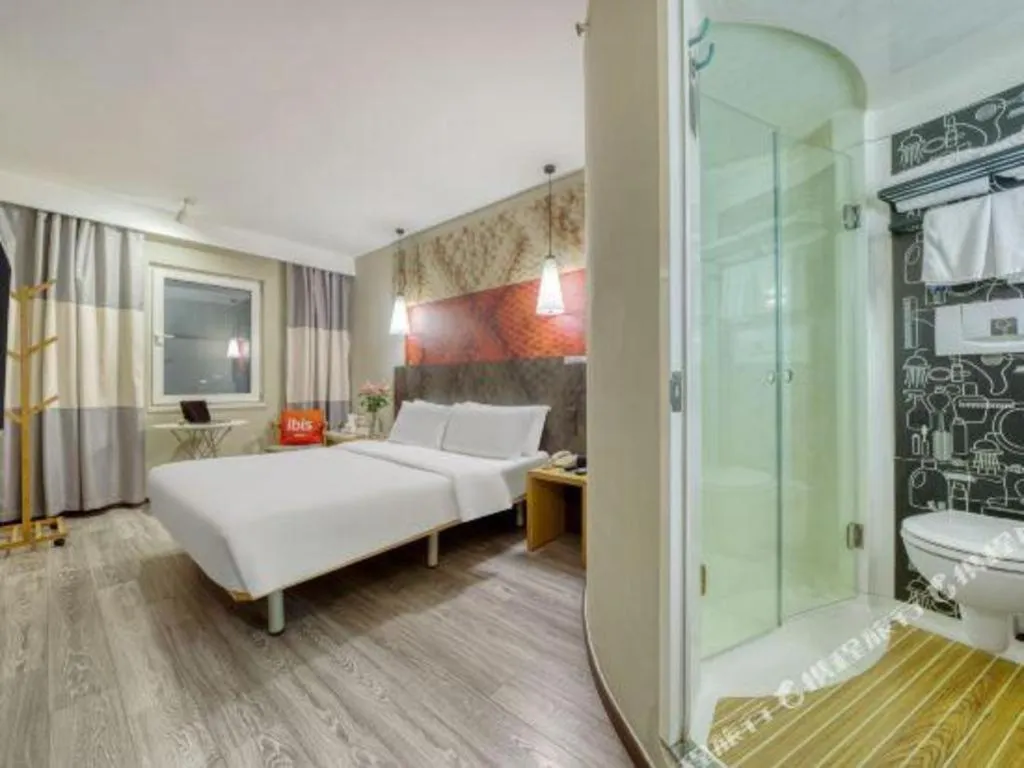 Bed in Ibis Chengdu Kehua Hotel