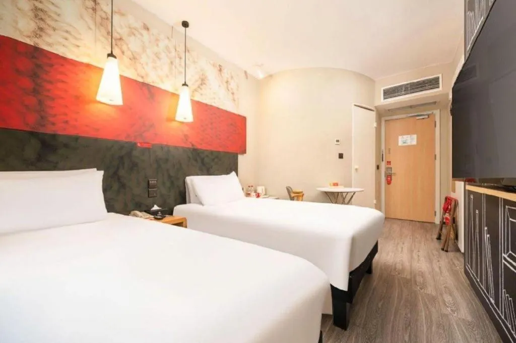 Bed in Ibis Chengdu Kehua Hotel