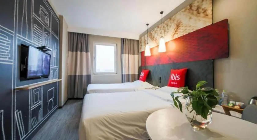 Bed in Ibis Chengdu Kehua Hotel