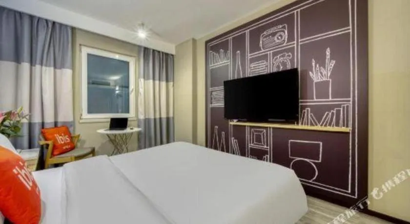 Bed in Ibis Chengdu Kehua Hotel