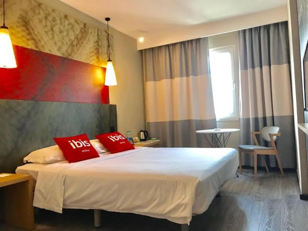 Bed in Ibis Chengdu Kehua Hotel