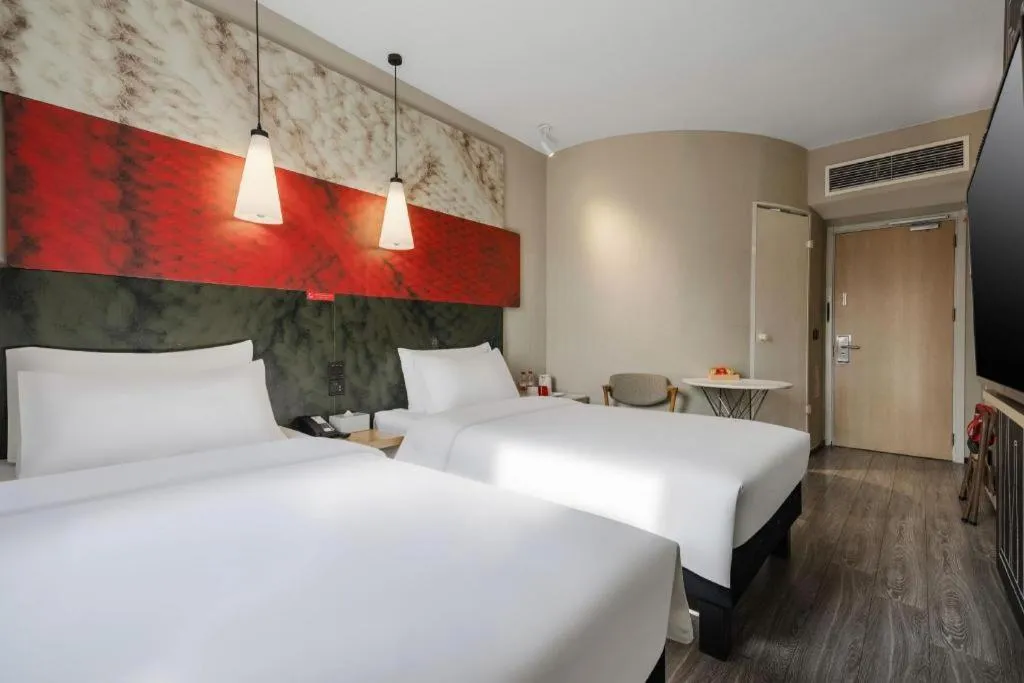 Bed in Ibis Chengdu Kehua Hotel