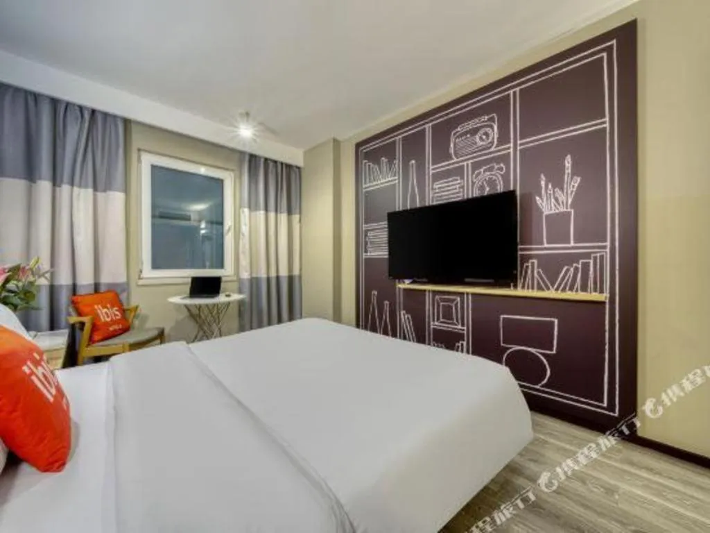Bed in Ibis Chengdu Kehua Hotel