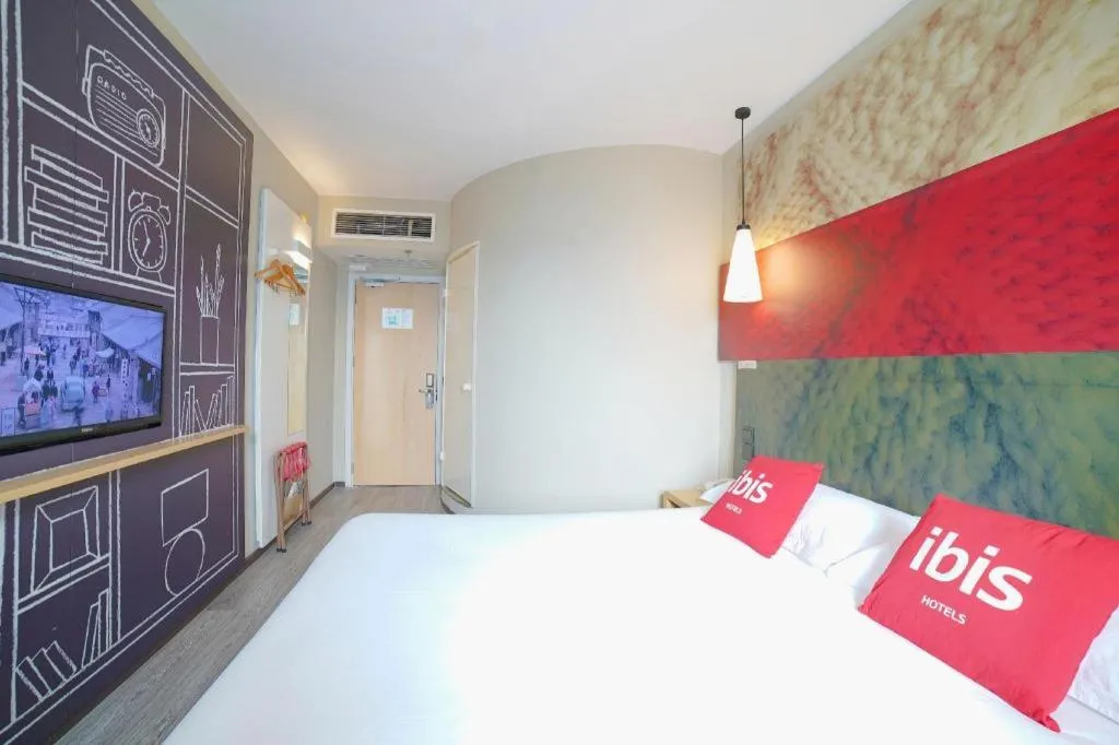 Bed in Ibis Chengdu Kehua Hotel