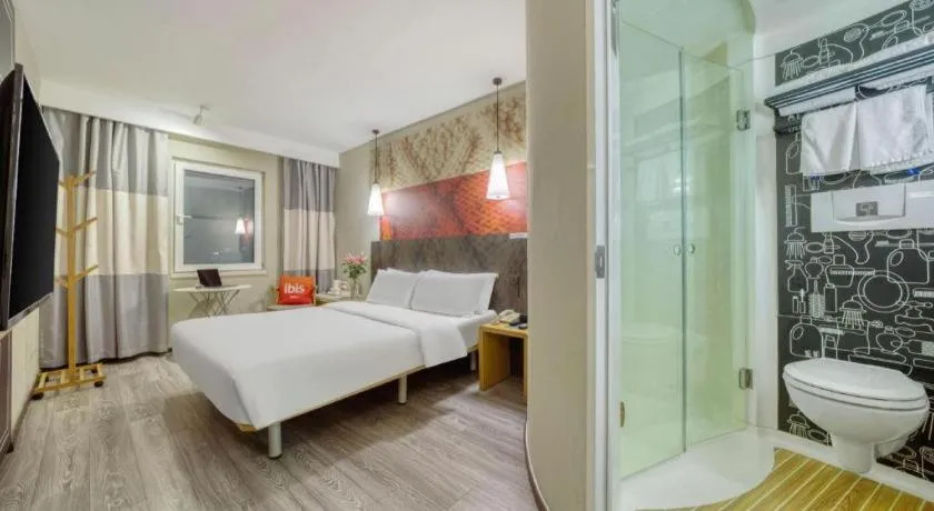 Bed in Ibis Chengdu Kehua Hotel