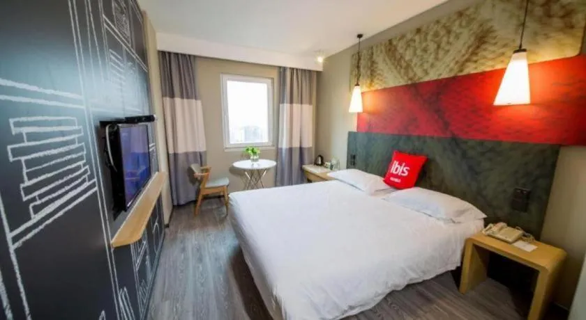 Bed in Ibis Chengdu Kehua Hotel