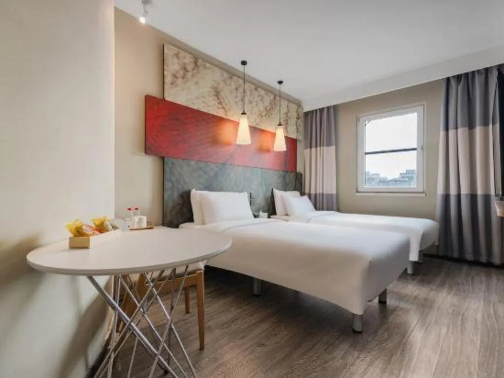 Bed in Ibis Chengdu Kehua Hotel