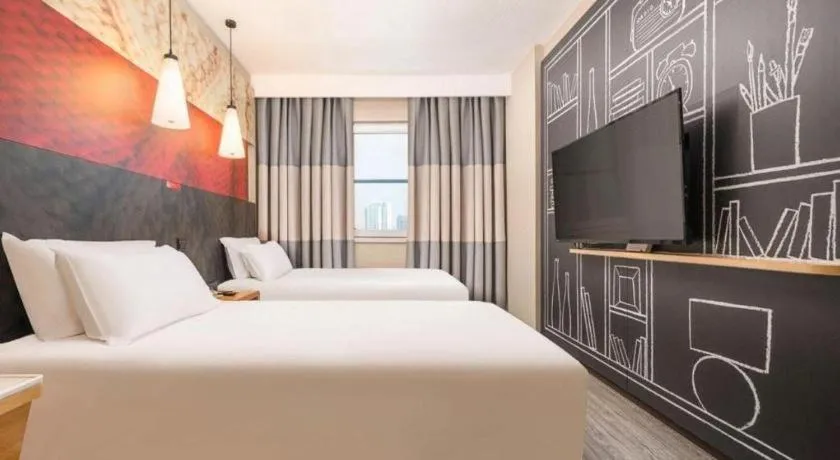 Bed in Ibis Chengdu Kehua Hotel