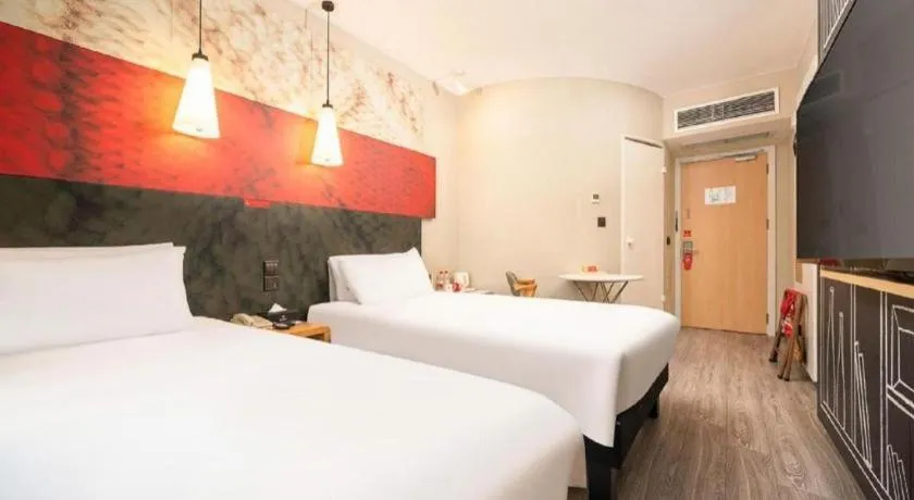 Bed in Ibis Chengdu Kehua Hotel