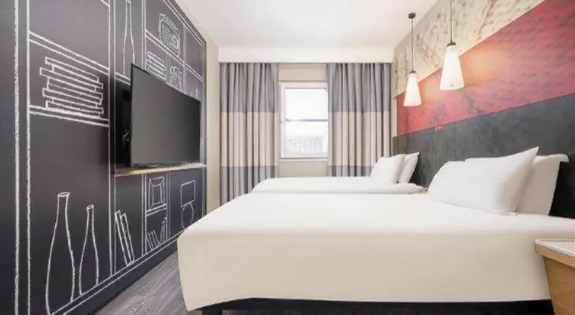 Bed in Ibis Chengdu Kehua Hotel