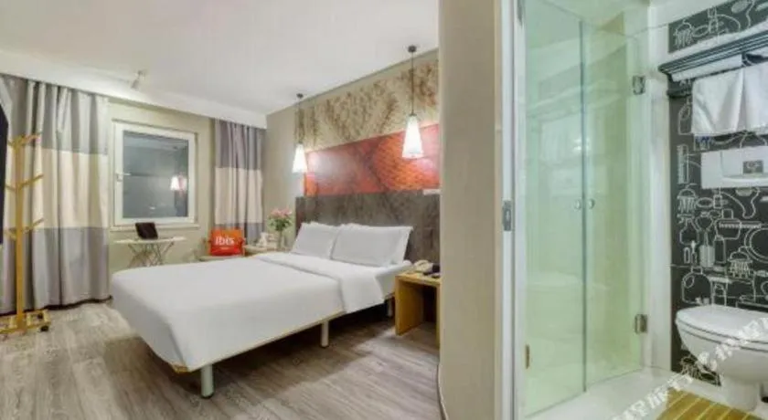 Bed in Ibis Chengdu Kehua Hotel