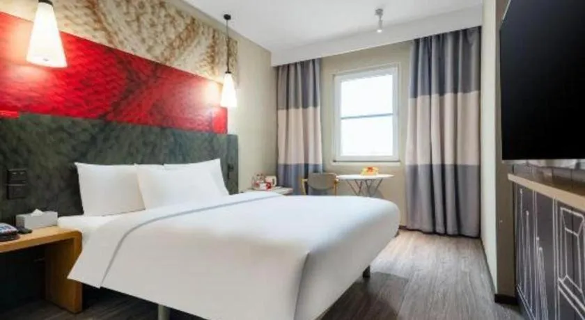 Bed in Ibis Chengdu Kehua Hotel