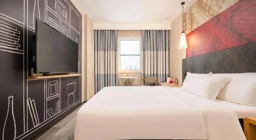 Bed in Ibis Chengdu Kehua Hotel