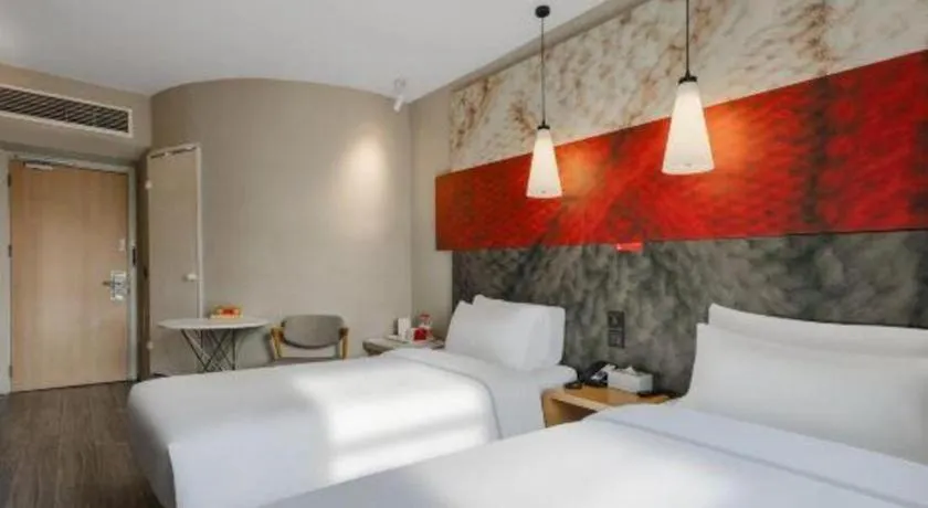 Bed in Ibis Chengdu Kehua Hotel