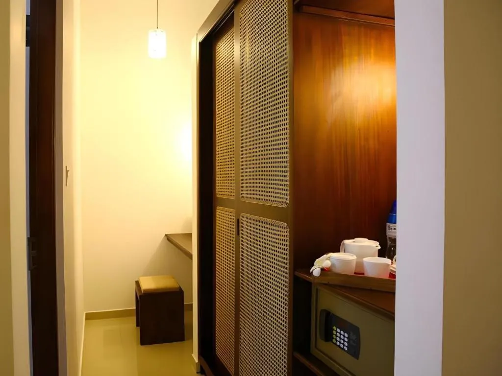 Whispering Palms Hotel