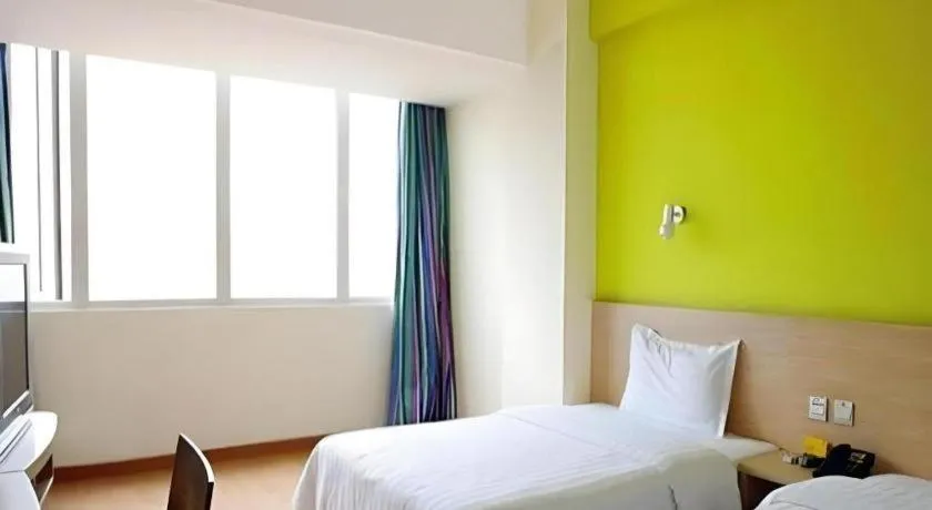 Bed in 7 Days Inn Luzhou Commercial Pedestrian Street Center