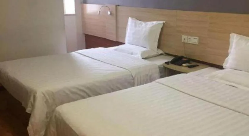 Bed in 7 Days Inn Luzhou Commercial Pedestrian Street Center