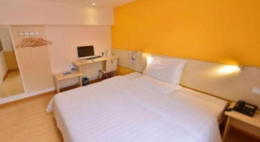 Bed in 7 Days Inn Luzhou Commercial Pedestrian Street Center