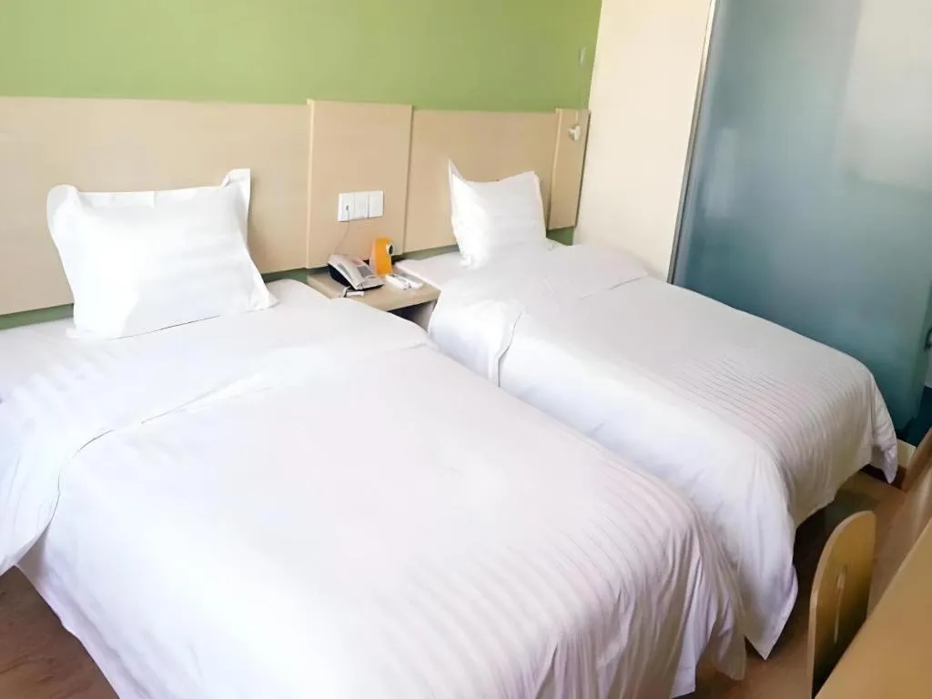 Bed in 7 Days Inn Luzhou Commercial Pedestrian Street Center