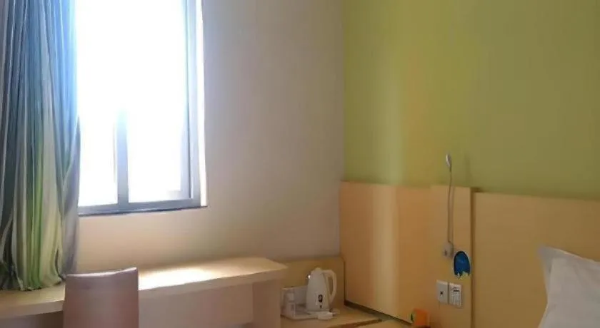 Bed in 7 Days Inn Luzhou Commercial Pedestrian Street Center