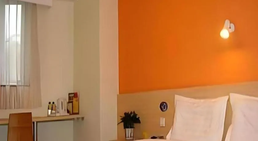 7 Days Inn Luzhou Commercial Pedestrian Street Center