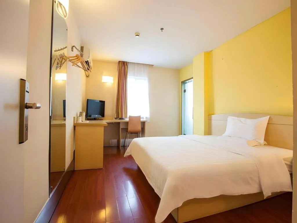 Bed in 7 Days Inn Luzhou Commercial Pedestrian Street Center