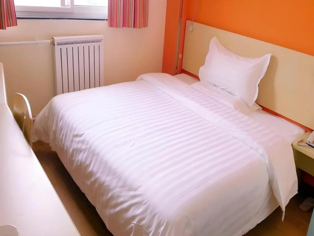 Bed in 7 Days Inn Luzhou Commercial Pedestrian Street Center